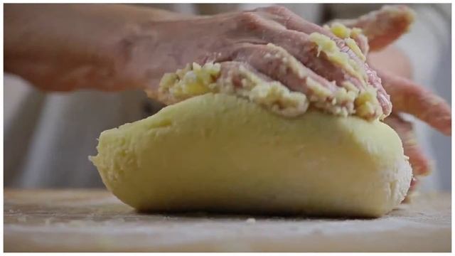 马铃薯饺子 - Gnocchi di Patate / The LAZY Vegetarian смотреть онлайн