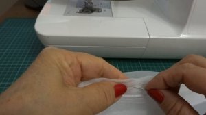 КАК СШИТЬ ШТОРЫ ИЗ ВУАЛИ? ПРИШИВАНИЕ ШТОРНОЙ ЛЕНТЫ. ПРОСТОЙ СПОСОБ ОБРАБОТКИ.