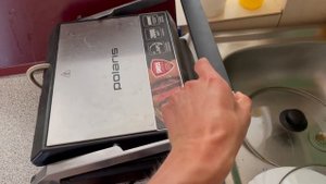 Гриль Polaris PGP 2102. Раскрытие на 180 градусов