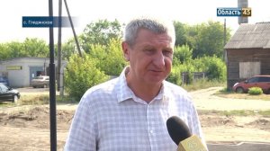 Сергей Муратов помог отремонтировать крышу детского дома творчества в селе Глядянское.