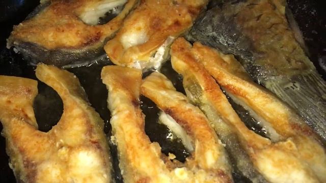 Fried mirror carp with onion