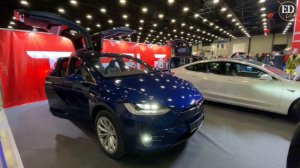 Tesla Model X машет крыльями и мигает фарами под музыку: Tesla-шоу на Петербургском автосалоне 2021