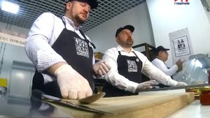 Выбираем икру трески