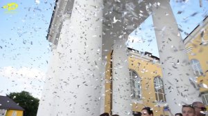 Конфетти днем