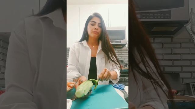 Spicy kani salad ? (Острый крабовый салат) смотреть онлайн