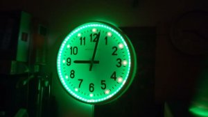 Двухцветная подсветка циферблата вторичных часов Стрела. Ночная съёмка.