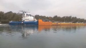 Нефтеналивная баржа Деметра и Буксир-талкач Дионисо.Река Дон.