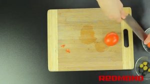 Пицца с салями в мультиварка REDMOND RMC-M4502