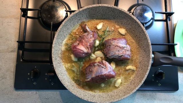 CARNE DE VITA CU UNT SI ROZMARIN LA TIGAIE l Acasă în bucătărie смотреть онлайн