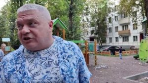 Юрий Каминский оценил ход благоустройства дворов на Варшавском шоссе