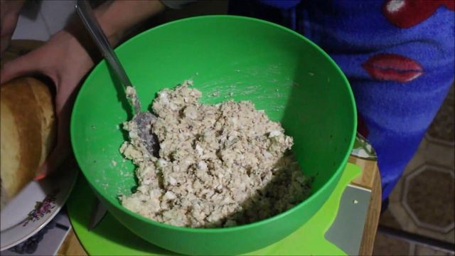 ФАРШИРОВАННЫЙ ХЛЕБ, РЕЦЕПТЫ, ХЛЕБ С НАЧИНКОЙ САРДИНЫ, БУТЕРБРОДЫ, БАТОН С НАЧИНКОЙ смотреть онлайн