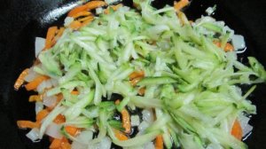 Легкий борщ с кабачком