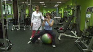 Межреберная невралгия при остеохондрозе: упражнения для дома и тренажерного зала.