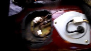 Mazda 626 GE.Замена бензонасоса и чистка сеточки.