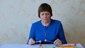 Занятие с ребенком. Отрабатываем ритм барабанными палочками.