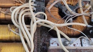 Сколько меди в стабилизаторе напряжения  Украина-2?