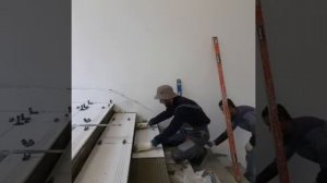 Как научиться класть плитку на лестнице laying tiles on stairs #ремонт #отделка #плитка
