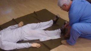 Наложение лестничной шины на нижнюю конечность