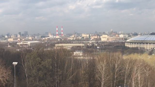 В Москве сильный ветер смотровая площадка весенняя Москва