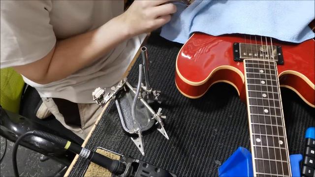 Gibson 335 - Gets a new toggle switch смотреть онлайн