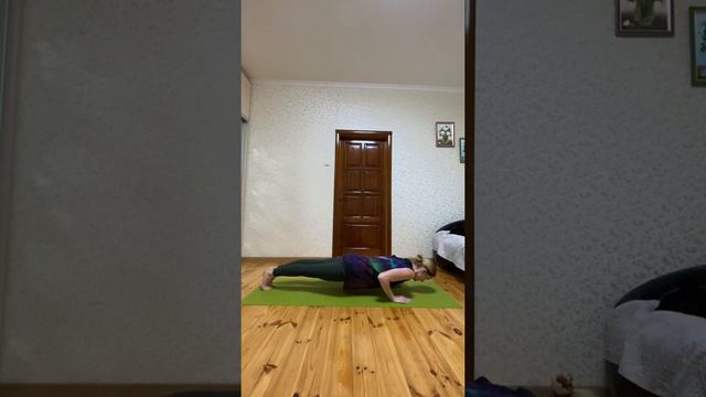 Чатуранга Дандасана смотреть онлайн