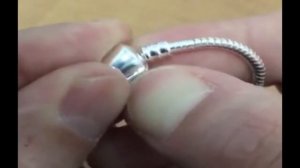 Как открыть шармовый браслет?