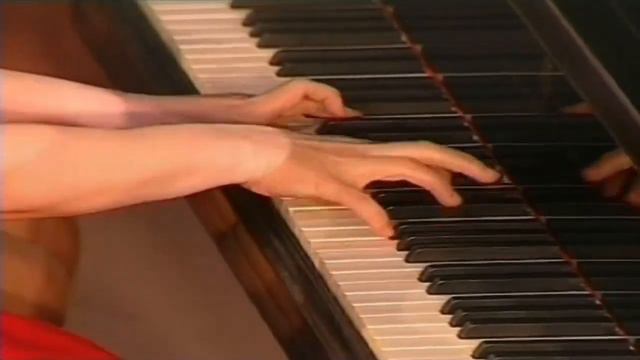 F. Schubert  - Piano Trio  No. 2  Es-Dur /I mov/. Khachaturian Trio смотреть онлайн