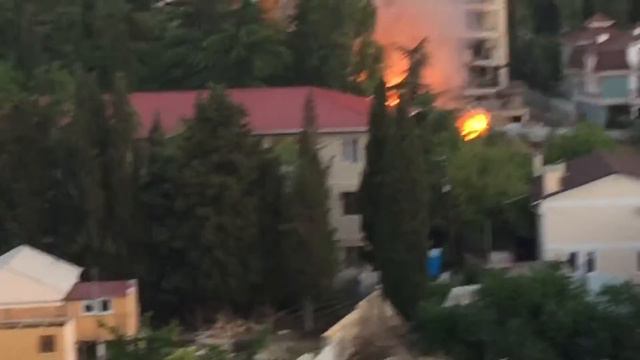 Пожар в Алуште, 20.06.2016 г. Утро, 5 часов смотреть онлайн