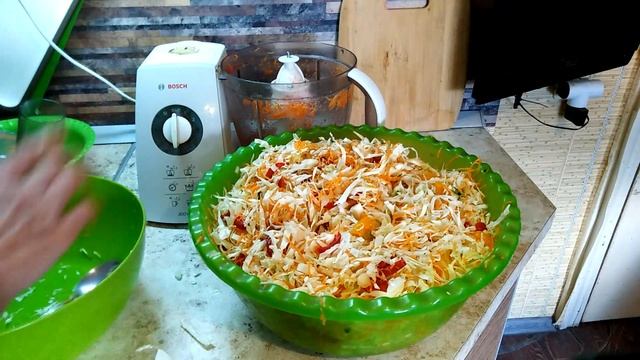 солянка с капустой и огурцами на зиму