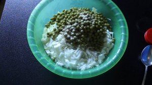 Салат из свежей капусты с горошком