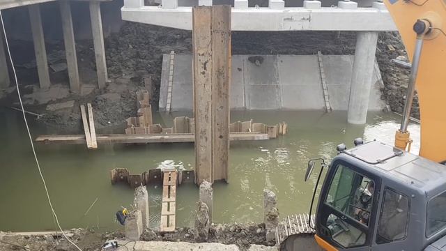 Монтаж шпунта Ларсена Л5 ограждения опоры моста смотреть онлайн