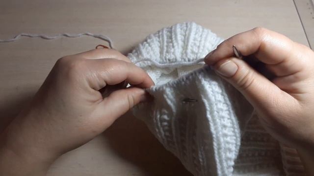 #Шапкаспицами Шапка зимняя, женская с жемчужной резинкой смотреть онлайн