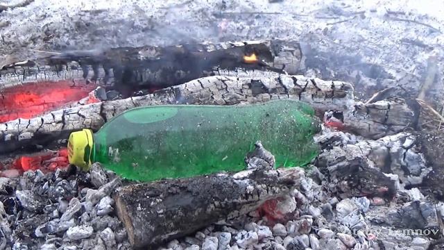 Кипячение воды в пластиковой бутылке. смотреть онлайн
