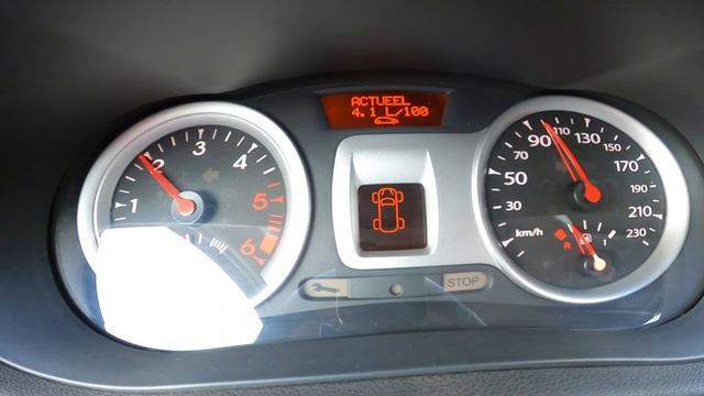 2011 Renault Clio Grand Tour - FUEL ECONOMY *4K* смотреть онлайн