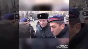 Армяне растоптали и сожгли жгут российский флаг РФ в Ереване