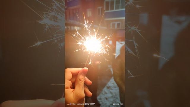 Новый год продолжается!!!
#новыйгод #2024 #бенгальскиеогни #бенгальские огни 2024 #новогоднийвайб