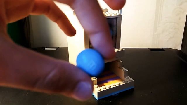 Диспенсер для конфет из Лего. смотреть онлайн