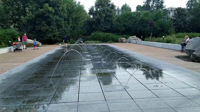 ЛЮБИТЕ ПОСИДЕТЬ У ФОНТАНОВ? ФОНТАН ПАРКА OLSZYNA. смотреть онлайн
