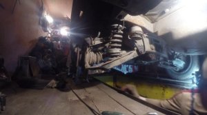 №29.Ремонт W124. Снятие пружины задней подвески.