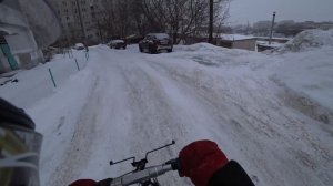 Катаюсь зимой на электровелосипеде.