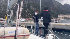 Обучение на парусную яхту. На капитана и матроса. Турция. Мармарис. Парковка кормой яхты.