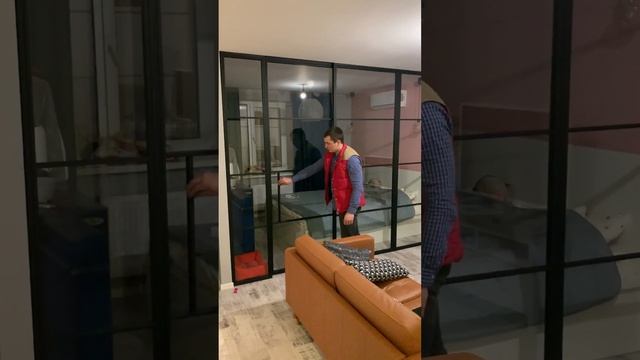Лофт перегородка с раздвижной дверью в спальню. Loft Kontora смотреть онлайн