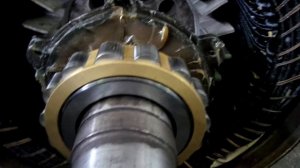 роликовый подшипник 2322 установлен на вал ротора
