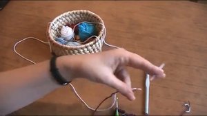 Покрывало-плед из остатков пряжи_[360p].mp4