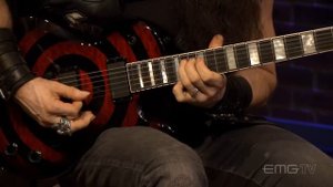 Zakk Wylde  Plays "Low Rider" on EMGtv