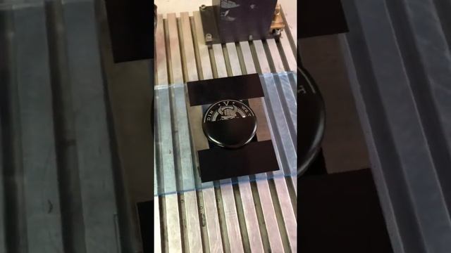 Аквапринт. Лазерная Гравировка на автомобильных значках. смотреть онлайн