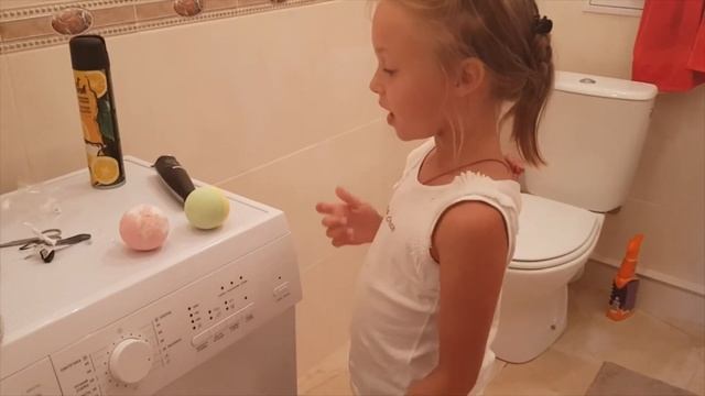 Диана LIVE TV - Цветные бомбочки в ванну смотреть онлайн