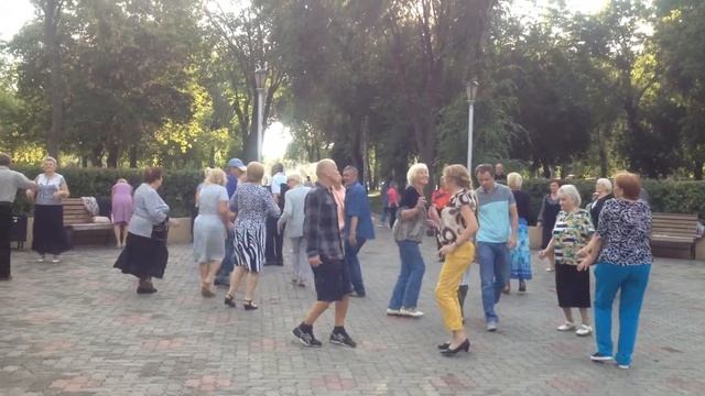 Пара в красном смотреть онлайн