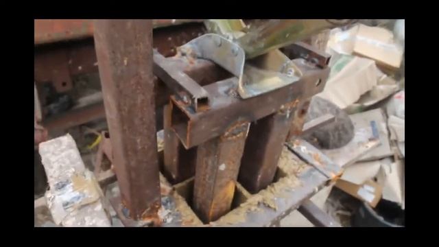 Топливные брикеты из глины и щепы \ Fuel briquettes out of clay and wood chips смотреть онлайн