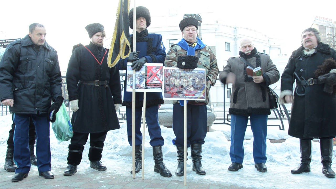 Уральские казаки помолились перед памятником революционеру Якову Свердлову